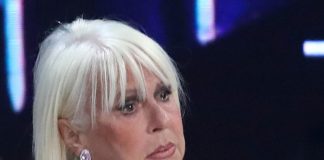Loretta Goggi dice addio ai social: “Basta insulti”