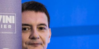 Morisi indagato, pm: “Non abbiamo reso nota la notizia, chi lo dice ci insulta”