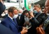 Francia, Macron colpito da un uovo a Lione – Video