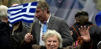 Morto Mikis Theodorakis, autore del sirtaki di ‘Zorba il greco’ aveva 96 anni