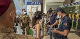No Green pass, a Milano manifestante portata in Questura