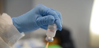 Vaccino covid evita ricovero, Moderna meglio di Pfizer: studio