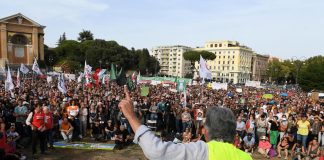 No green pass, manifestazioni protesta a Roma e Milano