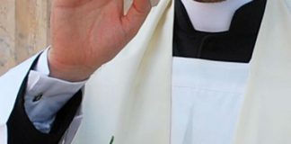Prato, spaccio di droga per festini hard: arrestato parroco