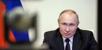 Covid, Putin in autoisolamento: contagi nell’entourage