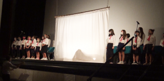 Lo spettacolo dal libro di Oliani incanta i bambini ad Ostiglia e insegna loro l’importanza di fare gruppo