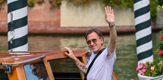 Venezia 78, la domenica del Lido è per Tim Roth e la coppia Servillo-Orlando
