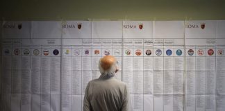 Urne aperte fino alle 15 per le Comunali, affluenza in calo