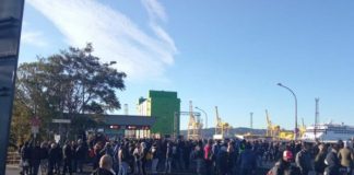 Green pass, proteste e blocchi nei porti di Genova e Trieste