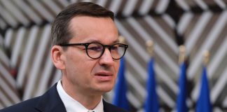 Polonia, Morawiecki “Non accettiamo ricatti dall’Ue”