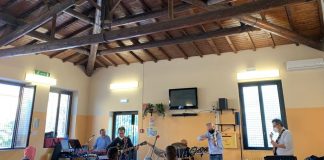 Camici bianchi musicisti alla Rems di Castiglione delle Stiviere