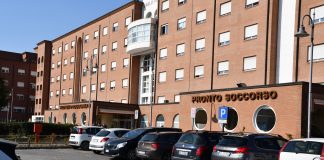 Giovane senzatetto trovato privo di sensi muore poco dopo in ospedale Al Pronto soccorso del Poma arriva una nuova sala per i parenti: domani via ai lavori