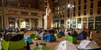 Clima, attivisti occupano Piazza Affari