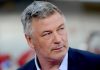 Alec Baldwin e la tragedia sul set, stop produzione: “Cast sconvolto”