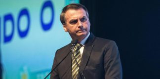 Bolsonaro: “Vaccinati più esposti a Aids”. Facebook rimuove il video