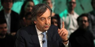 Green pass, Burioni: “Convincere non vaccinati, molti hanno solo paura”