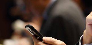 WhatsApp problemi, #WhatsAppdown con Facebook e Instagram