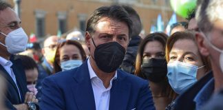 Reddito cittadinanza, Conte: “Non si cancella, sarà cambiato in meglio”