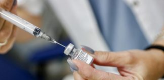 Terza dose, Francia sconsiglia Moderna: si userà solo Pfizer