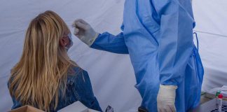 Covid Italia, Remuzzi: “Sappiamo come curarlo ma terza dose serve”