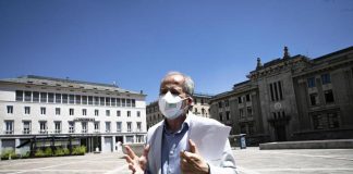 Covid Italia, Crisanti: “Terza dose a tutti se non vogliamo finire come Gb”