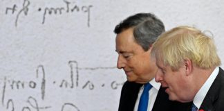 G20 Roma, siparietto tra Draghi e Johnson