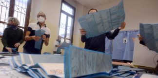 Ballottaggi 2021, seggi aperti fino alle 15. Crollo dell’affluenza