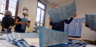 Elezioni 2021 Roma e Milano, affluenza giù: sotto il 50%