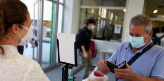 Green pass obbligatorio al lavoro, cosa ne pensano gli italiani: il sondaggio