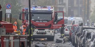 Aereo caduto a Milano, testimone: “Sembrava una bomba”