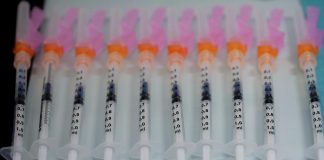 Vaccino Moderna, mezza dose per il richiamo: la circolare