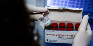 Terza dose vaccino Moderna, ok Ema a richiamo over 18