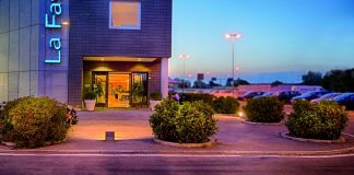 Ladri nel parcheggio dell’Hotel La Favorita. Presi di mira due furgoni e quattro auto Ladri nel parcheggio dell'Hotel La Favorita. Presi di mira due furgoni e quattro auto