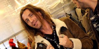 No green pass, Povia: “Estrema destra reclutata da governo per delegittimare dissenso”