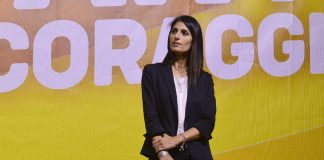 Elezioni Roma, Raggi: “Unica a tenere testa a corazzate destra e sinistra”