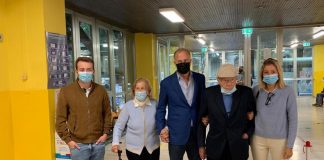 Elezioni Torino, Damilano al seggio con genitori e figli