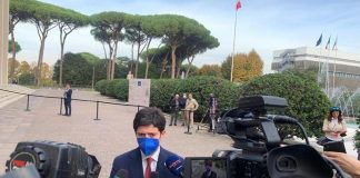 Covid oggi Italia, Speranza: “Numeri in crescita, serve cautela”