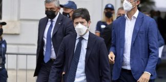 Vaccino Covid, Speranza: “Lavorare su aumento vaccinazioni e terze dosi”