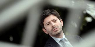 Covid, Speranza: “Dati Gb? Per noi partita diversa ma prudenza”