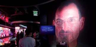 10 anni senza Steve Jobs, genio e mente di Apple