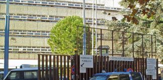 Spari contro auto a Tor Bella Monaca, indagano i pm della Dda