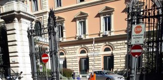 No green pass, assalto Umberto I: devastato pronto soccorso