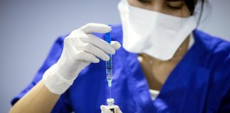 Covid, Gimbe: “Giù numero nuovi vaccinati e terze dosi a rilento”