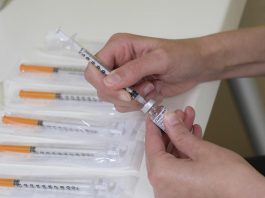 Terza dose vaccino Covid, via libera dal Ministero per tutti i fragili e per gli over 60