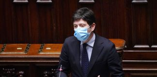 Vaccino, Speranza “Da dicembre terza dose per 40-60enni”