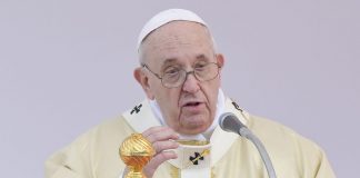 Papa “Scegliere parola di Gesù, non cose terrene”