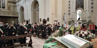 L’addio commosso di Poggio Rusco all’ex sindaco Rinaldoni L'addio commosso di Poggio Rusco all'ex sindaco Rinaldoni