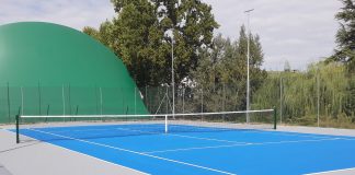 Nuovo campo da tennis nel centro sportivo di Gazoldo, sabato l’inaugurazione