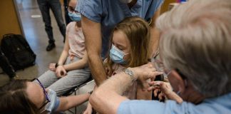 Vaccino 5-11 anni, Crisanti: “Problema c’è, non bisogna tacere”