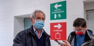 Terza dose vaccino, Bertolaso: “Sia obbligatoria per personale sanitario”